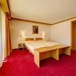 Excelsior Hotell 3*